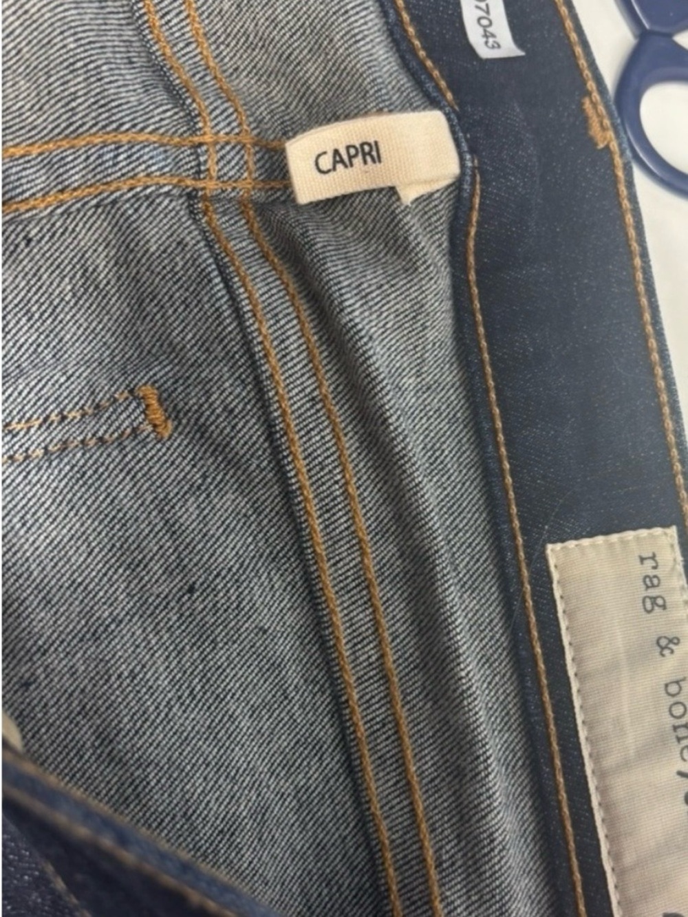 Rag & Bone Heritage Capri Jeans Dark Wash Size 26|
Cuffed Crop Denim - Picture 4 of 4